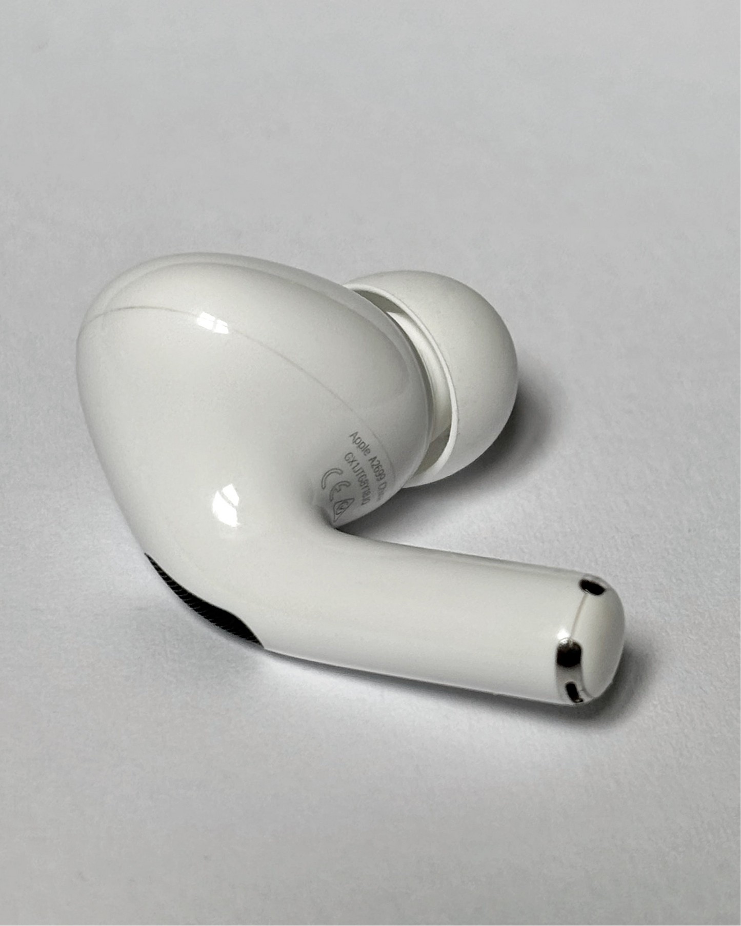 Apple AirPods Pro 2. Generation links Lightning A2698/A2699