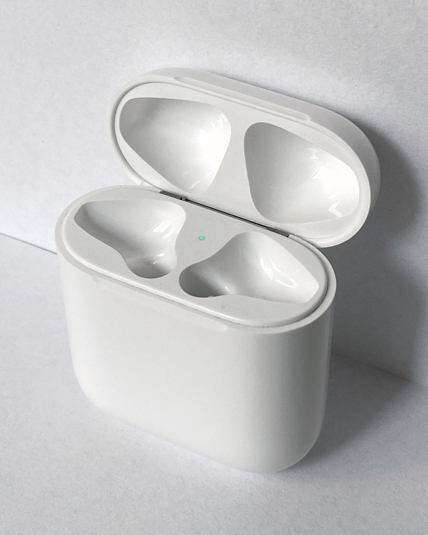 Apple AirPods 2. Generation NUR LADECASE A1602 Refurbished