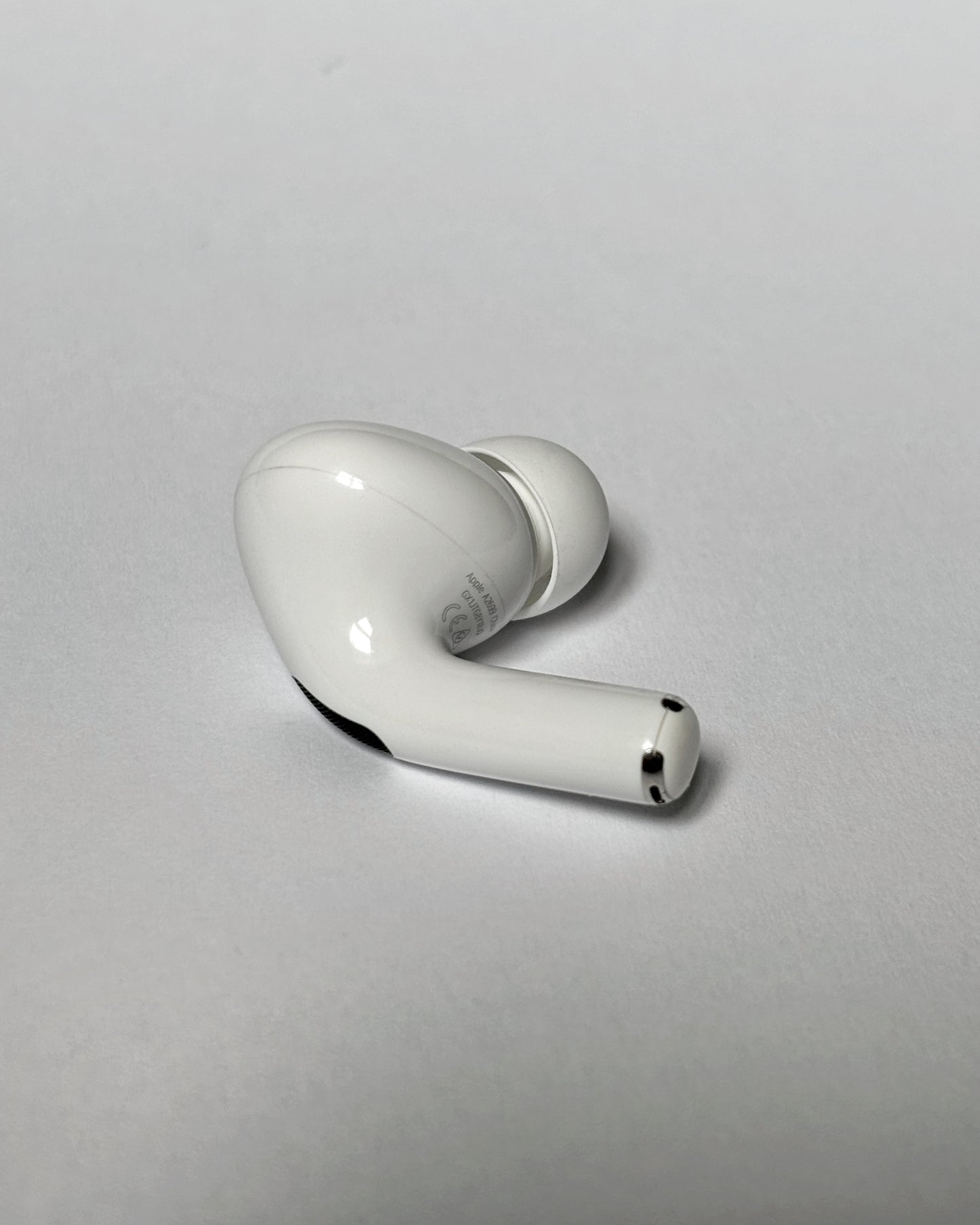 Apple AirPods Pro 2. Generation links Lightning A2698/A2699