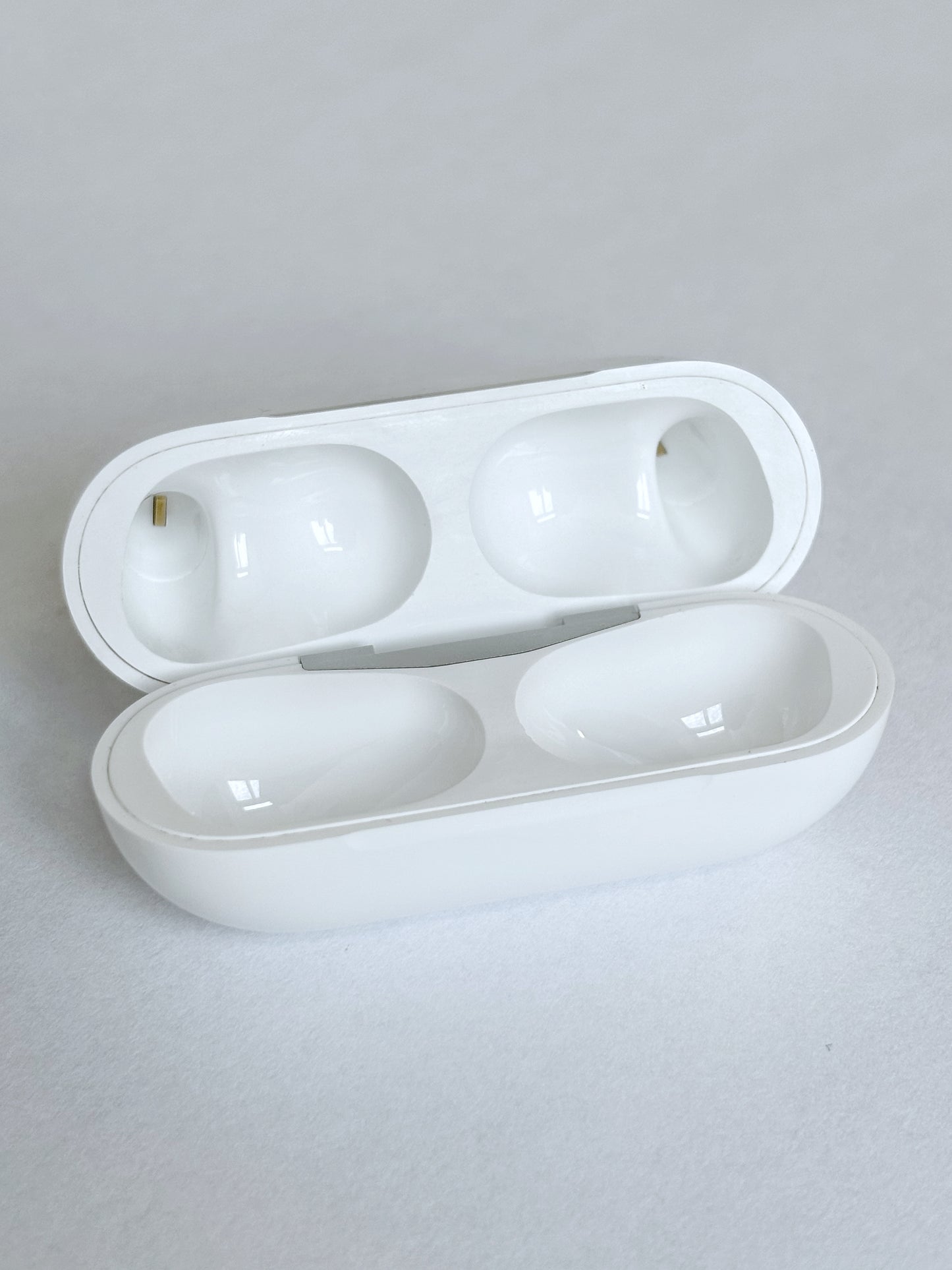 Apple AirPods Pro 1. Generation Ladecase (A2190) Refurbished/Neu
