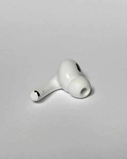 Apple AirPods Pro 2. Generation links USB-C A3047/A3048