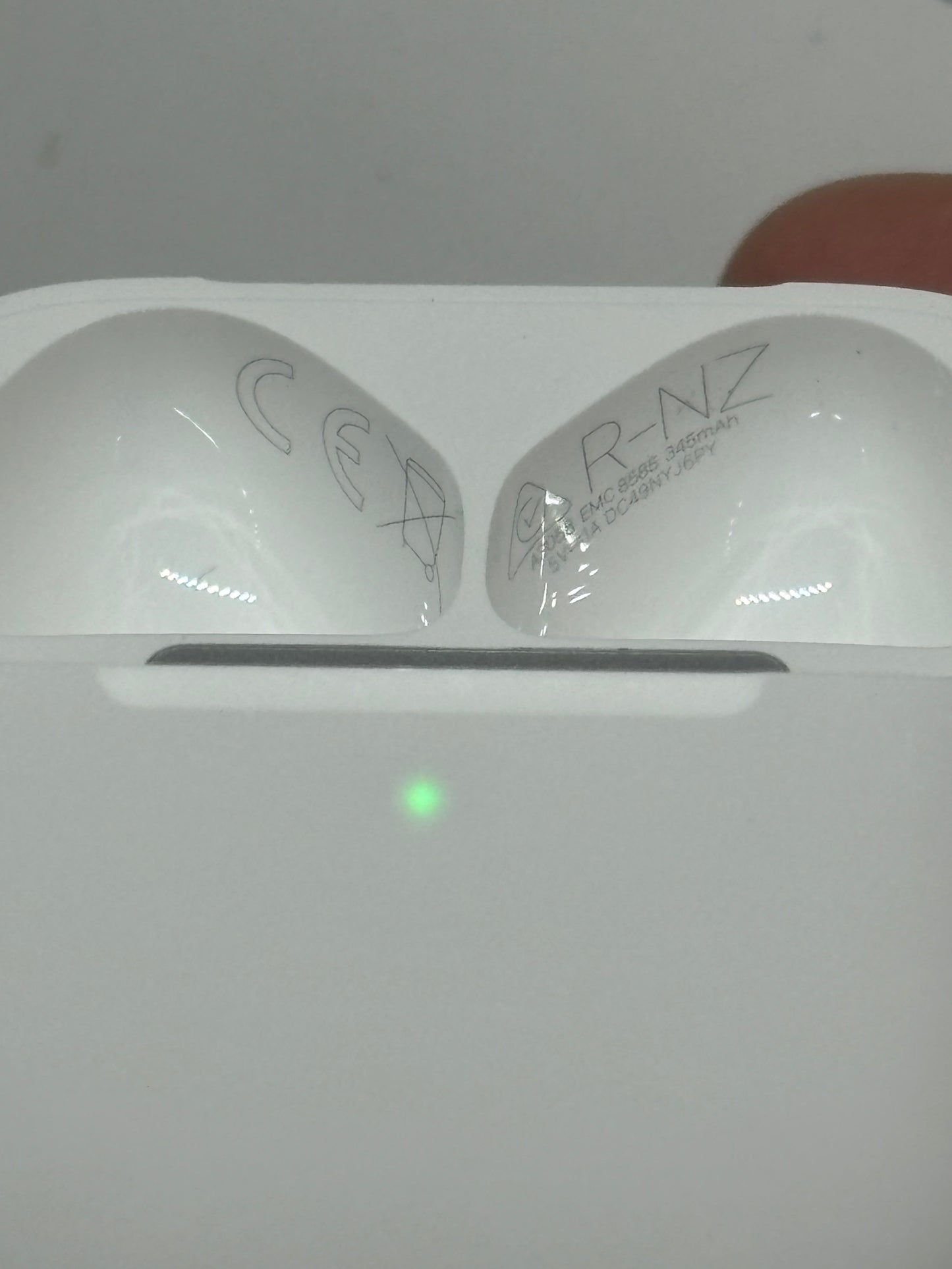 Apple AirPods 4. Generation Ladecase ohne ANC A3050/A3053/A3058