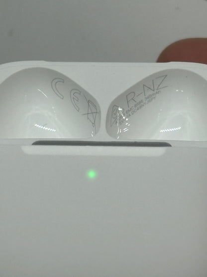 Apple AirPods 4. Generation Ladecase ohne ANC A3050/A3053/A3058