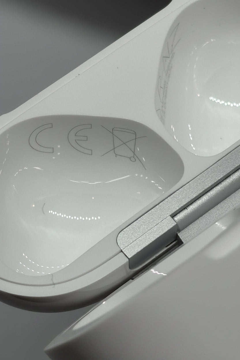 Apple AirPods 4. Generation Ladecase ohne ANC A3050/A3053/A3058