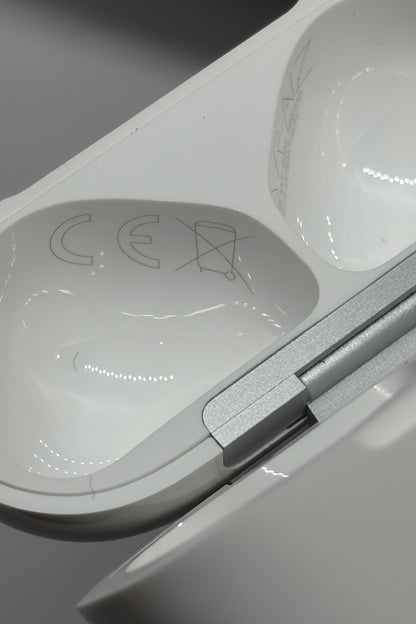 Apple AirPods 4. Generation Ladecase ohne ANC A3050/A3053/A3058