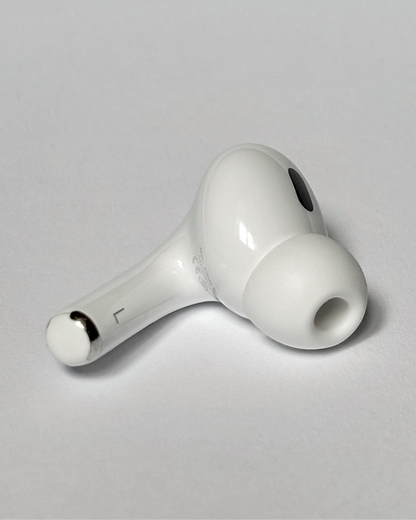 Apple AirPods Pro 2. Generation links USB-C A3047/A3048