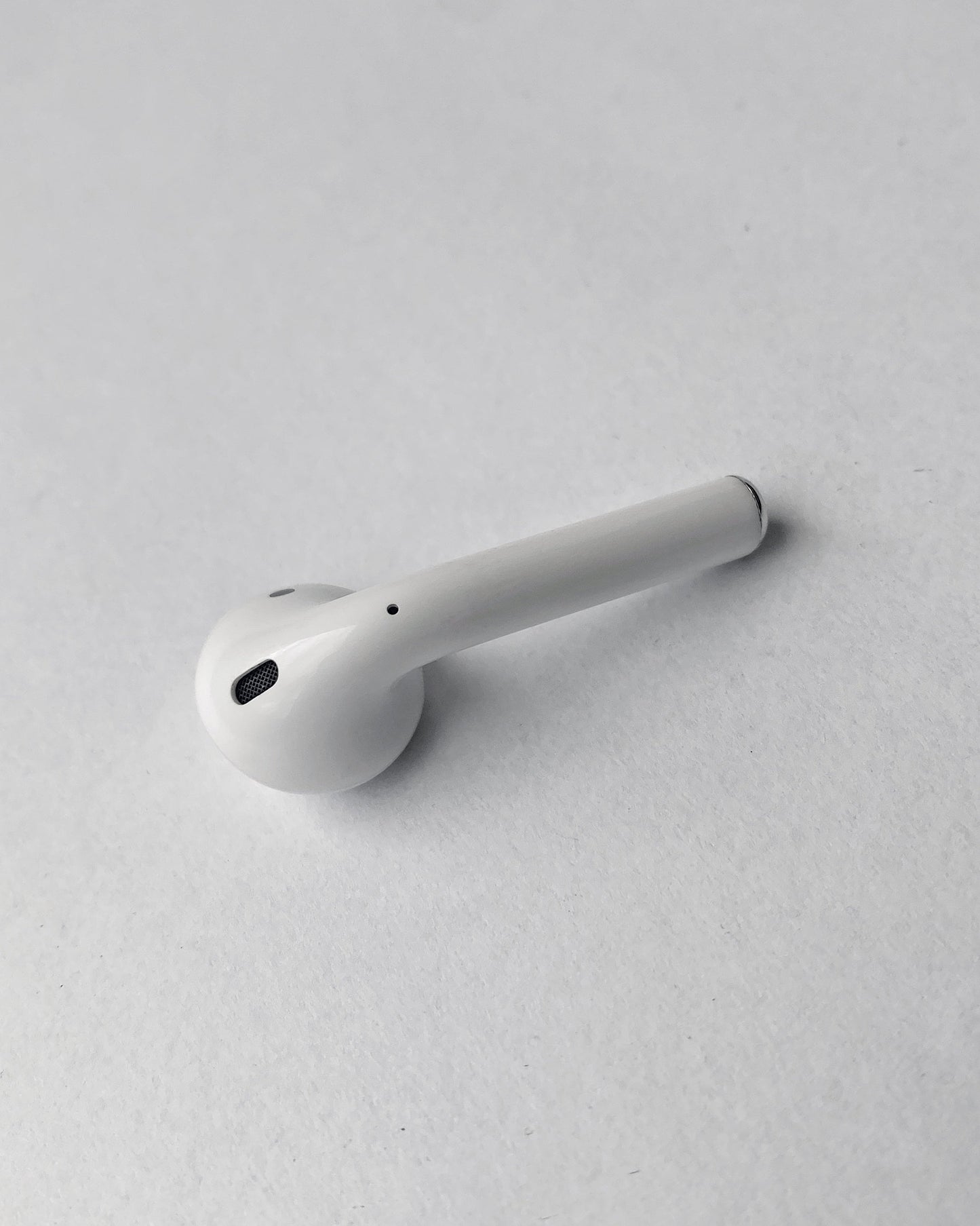 Apple AirPods 1. Generation links (A1722) refurbished