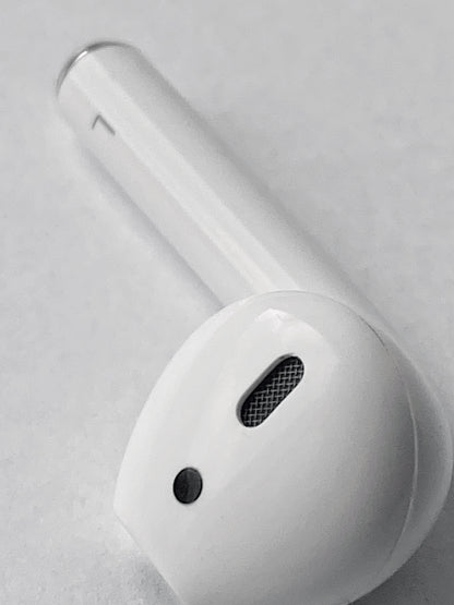 Apple AirPods 1. Generation links (A1722) refurbished